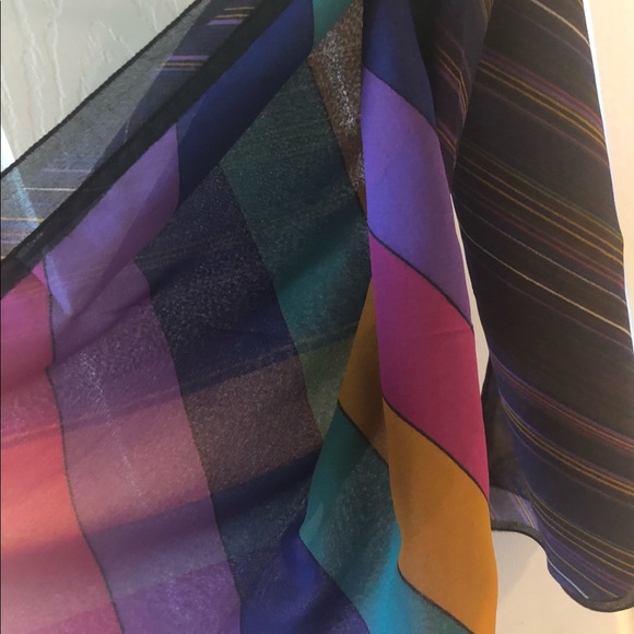 Selection of scarves - Picture 8 of 9